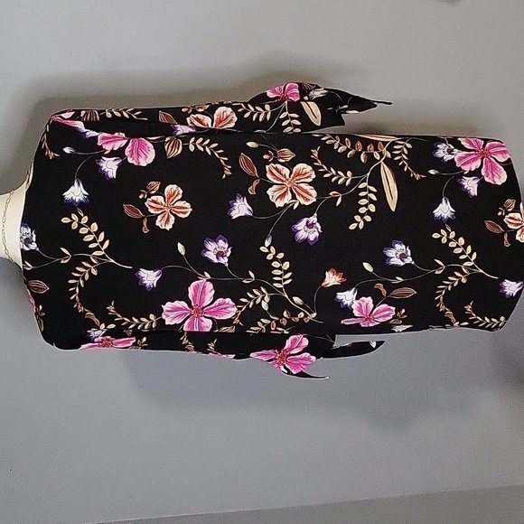 Express Black Floral V-Neck 3/4 Sleeve Shift Mini Dress with Tie Detail - Size M - Picture 4 of 10